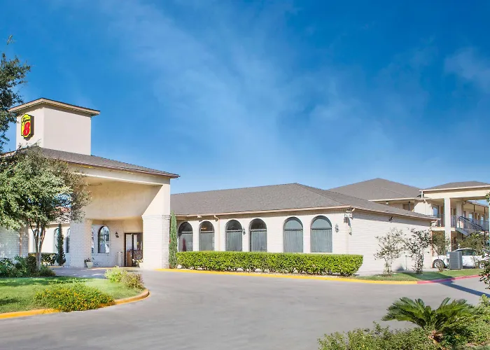 Super 8 By Wyndham San Antonio At I-10