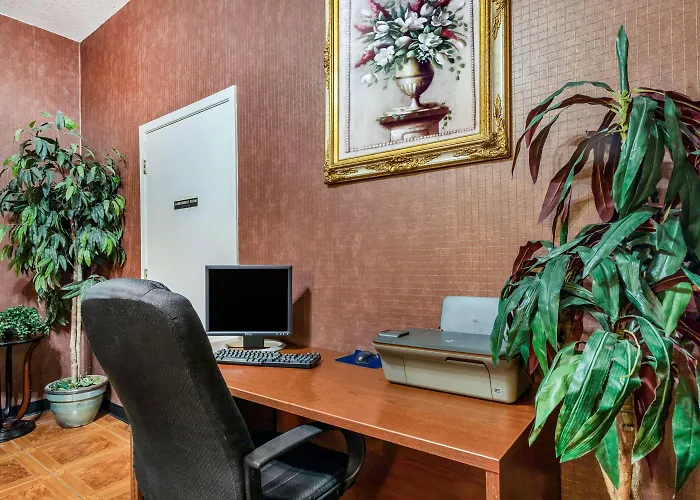 Super 8 By Wyndham San Antonio At I-10