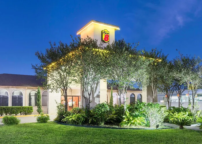 Super 8 By Wyndham San Antonio At I-10