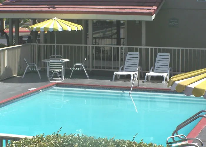 The Inn At Market Square