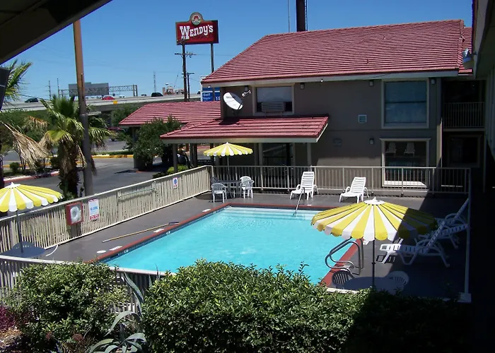 The Inn At Market Square